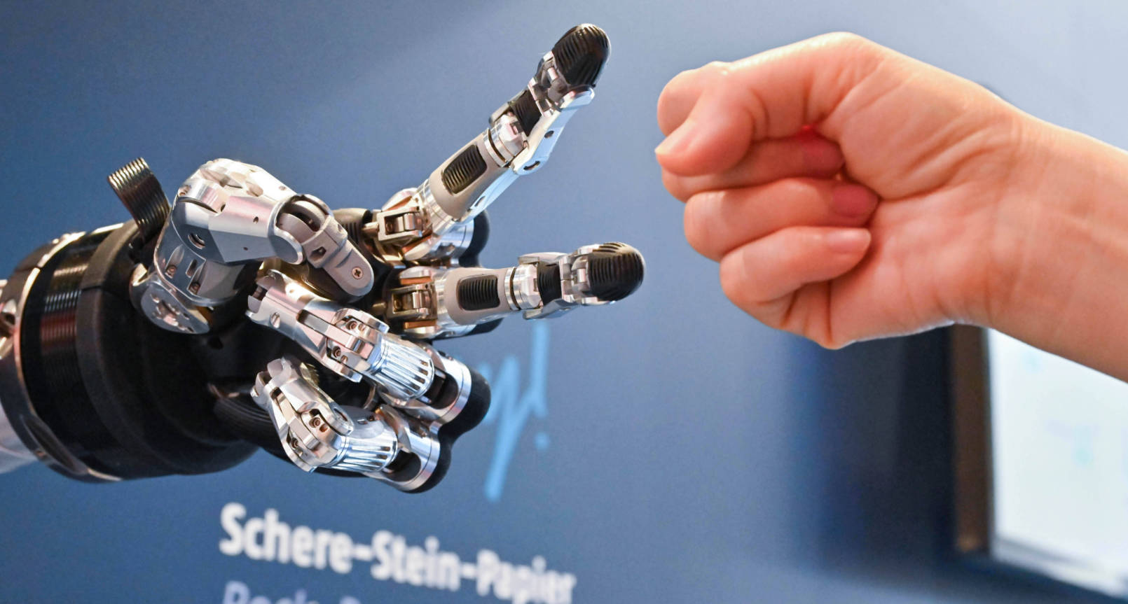 大语言模型（LLM）是什么？原理、应用及职场工具全解析